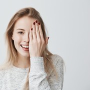 Bisa Bikin Awet Muda, Tips Mengurangi Kerutan di Area Mata