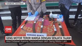 VIDEO: Geng Motor Teror Warga Dengan Senjata Tajam