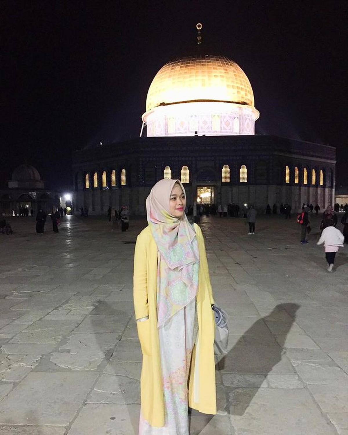 Putri sulung Aa Gym dan Teh Ninih disorot karena unggahannya setelah sang adik bongkar aib keluarga&period; Yuk kita intip potret Ghaida&excl;