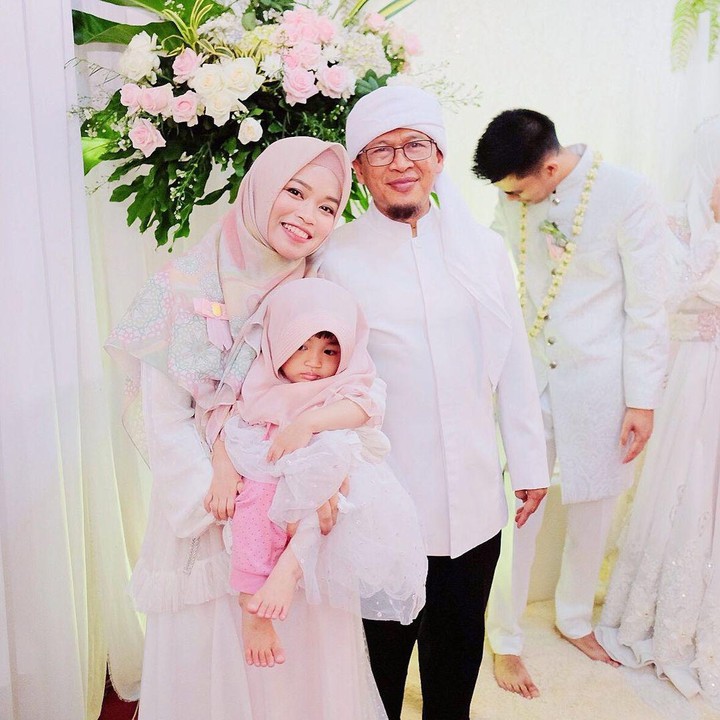 <p>Ghaida Tsurayya kini sudah menikah. Ia memberikan empat orang cucu yang manis untuk Aa Gym, Bunda. (Foto: Instagram: @gdaghaida)</p>