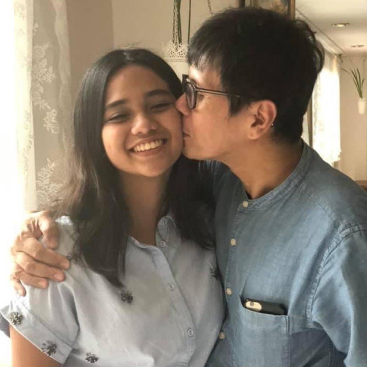 <p>Nah, anak kedua Gilang, Charlotte, sekarang berusia 18 tahun. Seperti kakak dan adiknya, Charlotte juga begitu dekat dengan sang ayah. (Foto: Instagram @gilangramadhan.drummer/ @shahnaz.haque)</p>