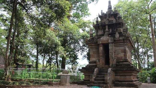 Kerajaan Pajajaran adalah kerajaan Hindu di Jawa Barat. Berikut sejarah Kerajaan Pajajaran dari masa kejayaan hingga jejak peninggalan.