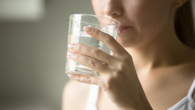 5 Efek Samping Terlalu Banyak Minum Air Putih