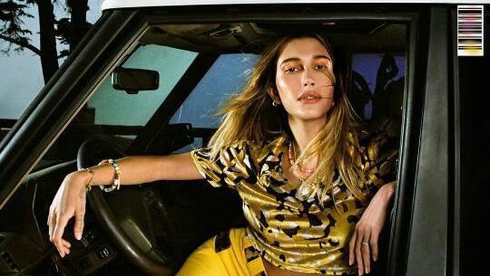 Bergaya Swag Hingga Feminin, Contek Street Fashion ala Hailey Bieber Bergaya Swag Hingga Feminin, Contek Street Fashion ala Hailey Bieber