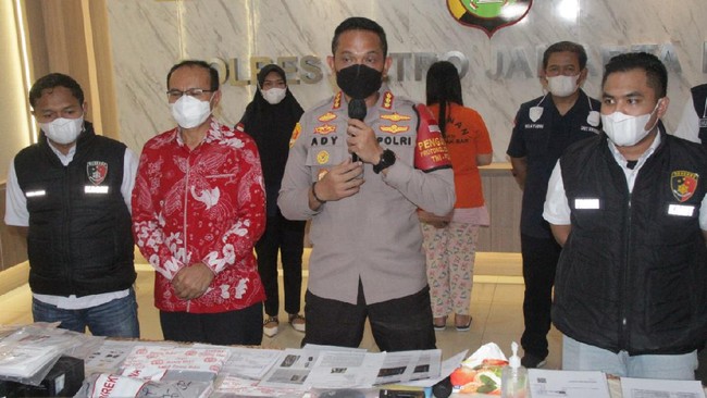 Polisi menyebut sekitar 100 orang diduga menjadi korban investasi bodong Lucky Star. Polisi baru mengidentifikasi 53 korban.