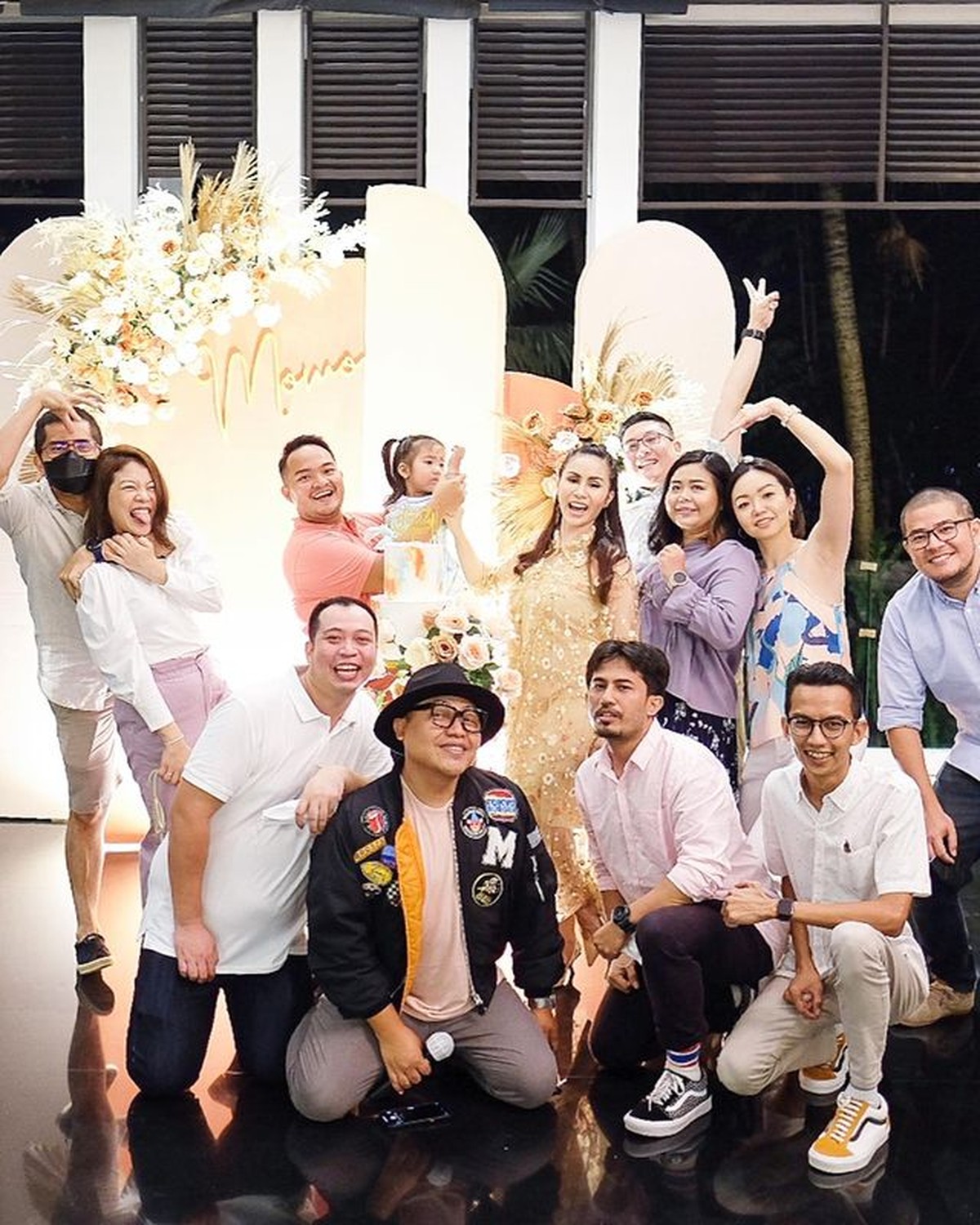 Momo Geisha merayakan ulang tahunnya yang ke 35&period; Yuk kita lihat potret kemewahan perayaan ulang tahun Momo&excl;