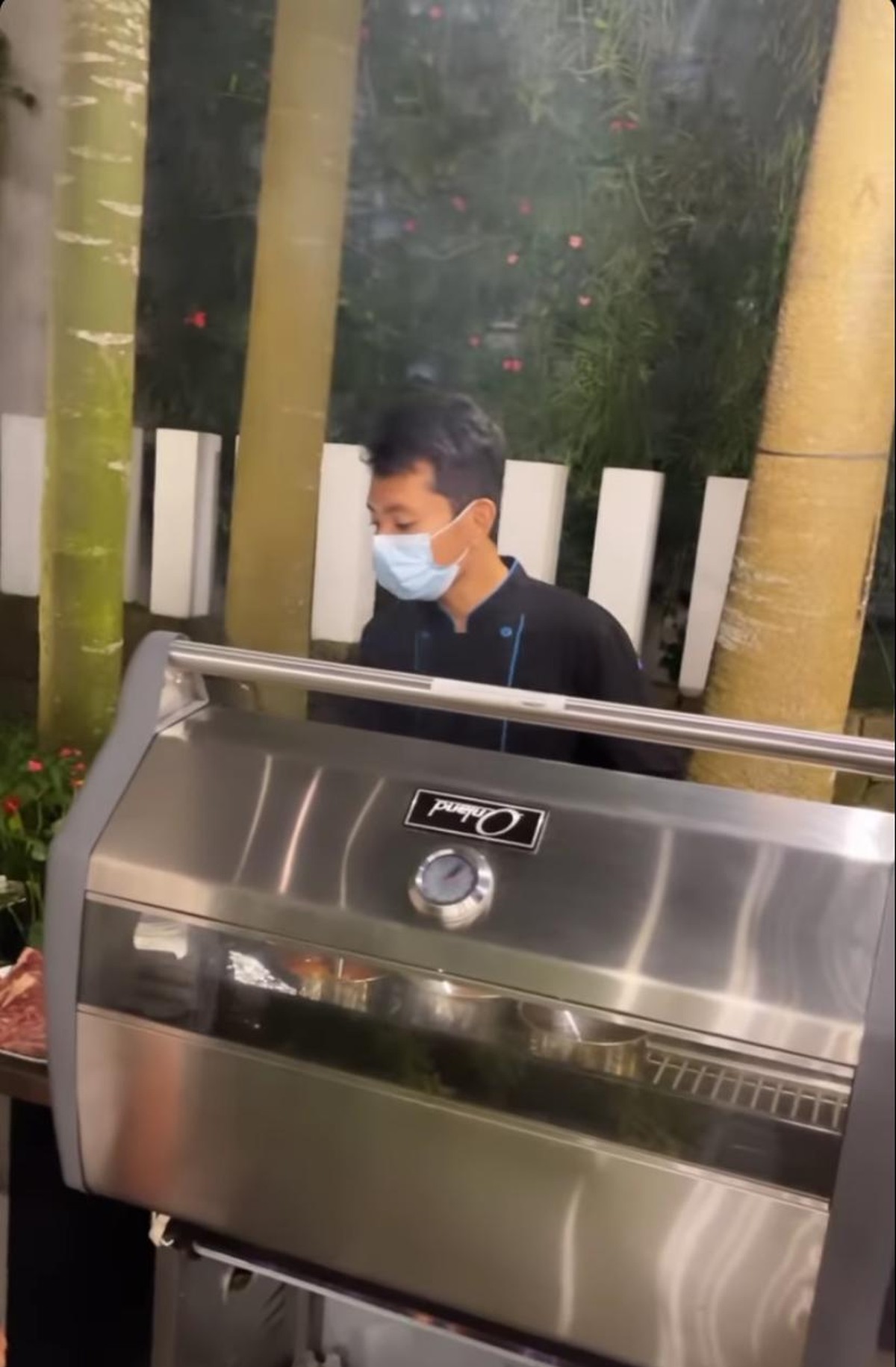 Momo Geisha merayakan ulang tahunnya yang ke 35&period; Yuk kita lihat potret kemewahan perayaan ulang tahun Momo&excl;