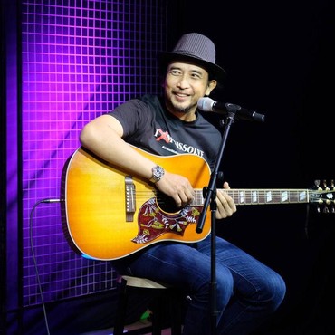 Piyu Padi Kenang Kepergian Dendy Mikes Lewat Lagu 'Dissolve'