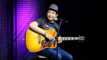 img-title Dimakamkan di Surabaya, Mendiang Ibunda Piyu Padi Reborn Alami Pneumonia