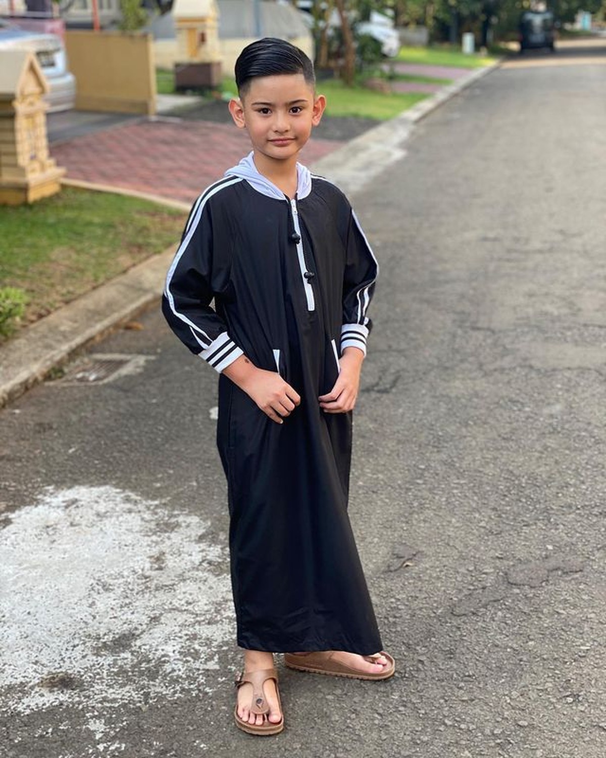 Dari hari ke hari anak pertama Fairuz Arafiq&comma; King Faaz semakin tampan&period; Yuk kita intip potretnya&excl;