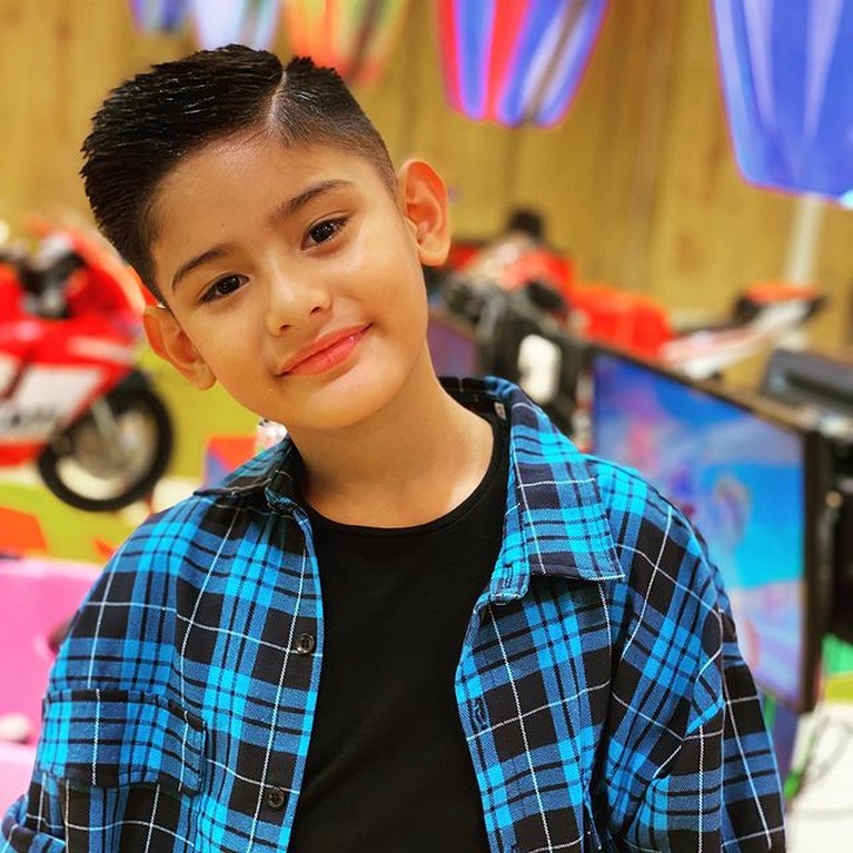 Potret Tampan King Faaz Anak Fairuz A Rafiq yang Jadi Sorotan - Foto 1