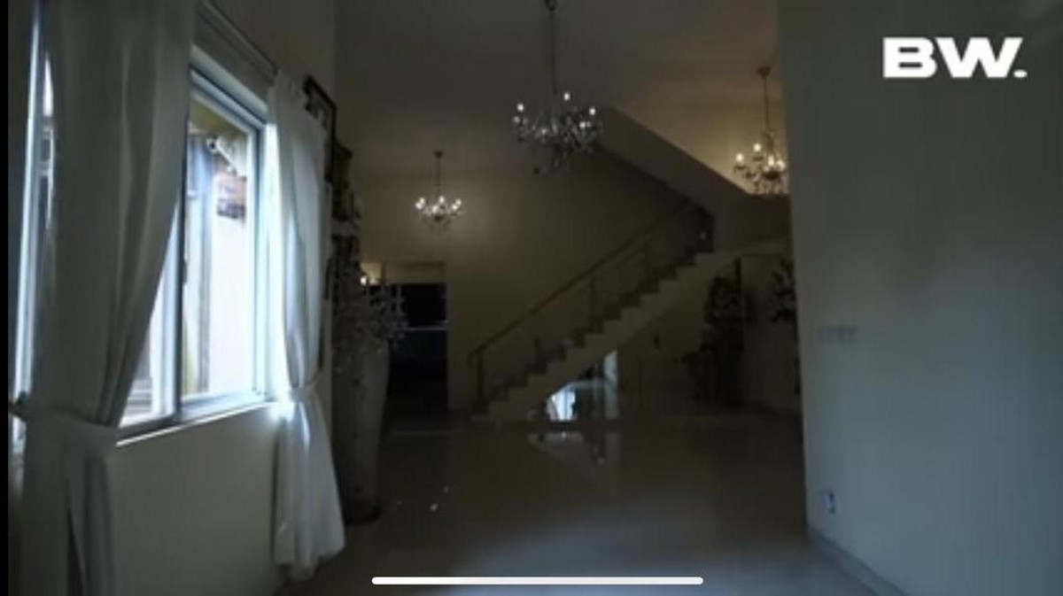 Roy Kiyoshi yang dikenal sebagai seorang yang indigo memiliki rumah mewah yang penuh aura mistris&period; Yuk kita intip penampakan rumah Roy&excl;