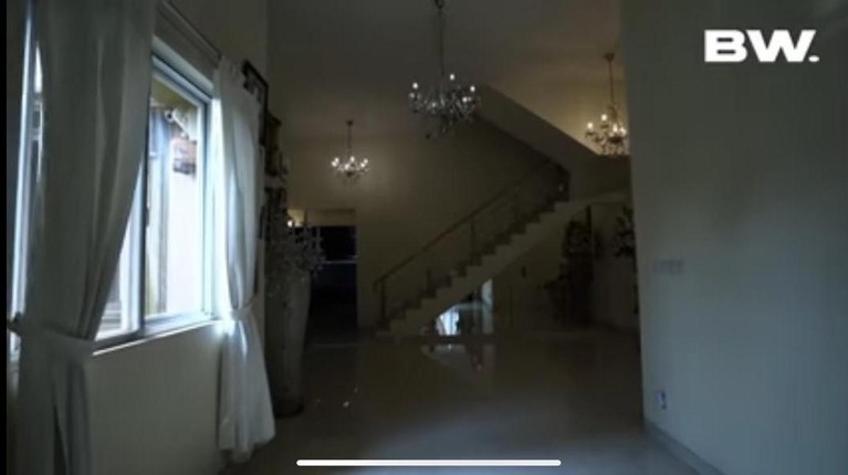 Rumah Roy Kiyoshi Roy Kiyoshi yang dikenal sebagai seorang yang indigo memiliki rumah mewah yang penuh aura mistris. Yuk kita intip penampakan rumah Roy!