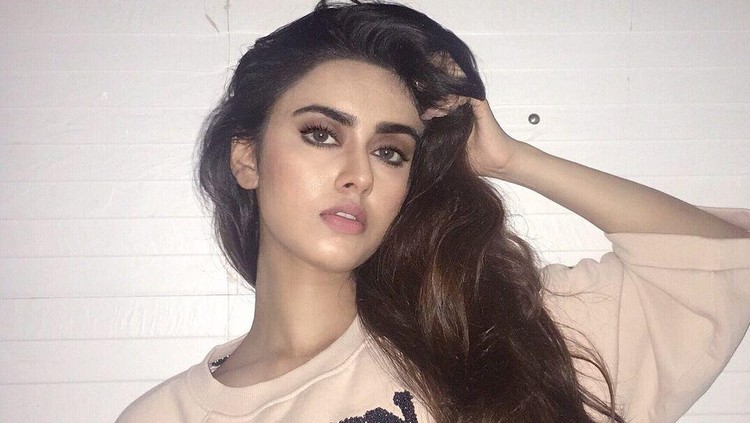 Sukses Wawancarai BTS, Ini 5 Fakta Artis Cantik India Sakshma Srivastav - 2