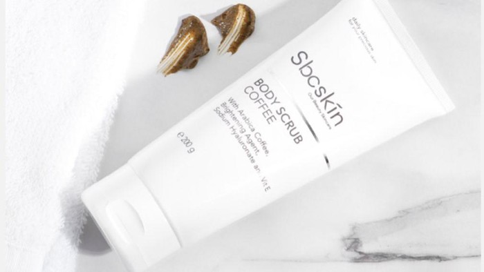 Kulit Bersih Bebas Kulit Mati dengan Scrub Lembut dari Sbcskin Body Scrub Coffee