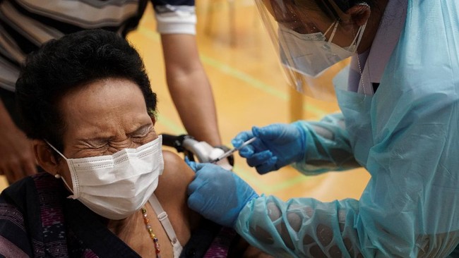 Thailand akan menggunakan vaksin corona AstraZeneca kepada para penerima dosis pertama vaksin Sinovac.