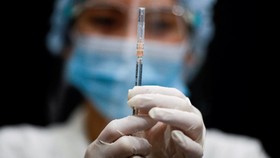 Vaksin Covid-19 AstraZeneca Disebut Picu Efek Samping TTS, Apa Itu?