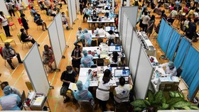 Vaksinasi Covid Ditunda, PM Thailand Minta Maaf