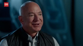 VIDEO: Mantan CEO Amazon Akan Plesir ke Luar Angkasa