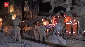 VIDEO: Korban Tewas Tabrakan Kereta Di Pakistan Jadi 51 Orang