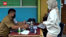 VIDEO: Sulit Daftar Online, Orang Tua Datangi Posko PPDB