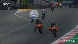 VIDEO: Baju Balap Bendsneyder Copot di Moto2 GP Catalunya