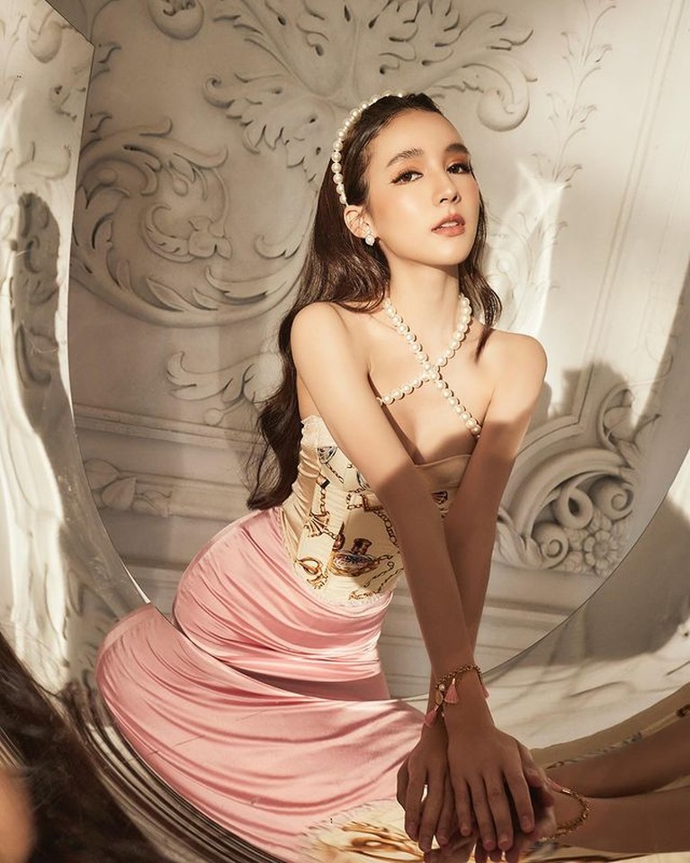Transgender terkenal di Thailand Yoshi Rinrada dinikahi konglomerat. Yuk kita intip pesonanya!
