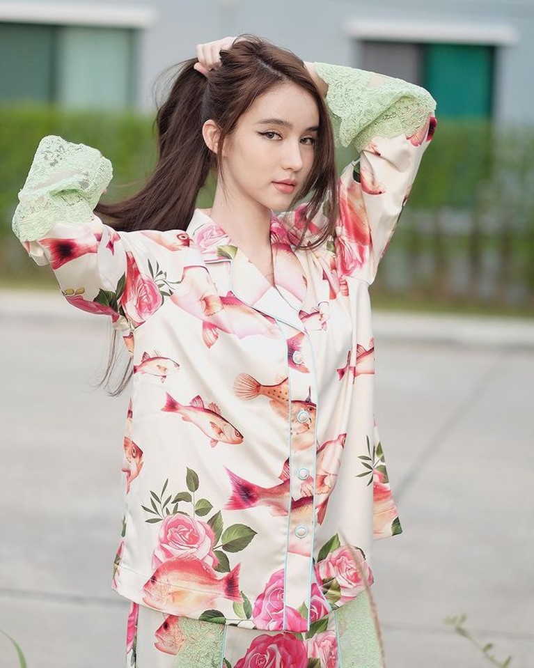 Transgender Thailand Yoshi Rinrada Transgender terkenal di Thailand Yoshi Rinrada dinikahi konglomerat. Yuk kita intip pesonanya!