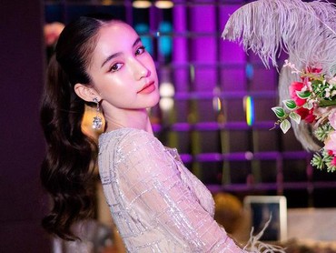 img-title 8 Potret Yoshi Rinrada, Transgender Tercantik setelah Nong Poy