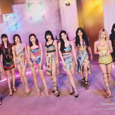 3 Aturan JYP Entertainment yang Terang-terangan Dilanggar TWICE