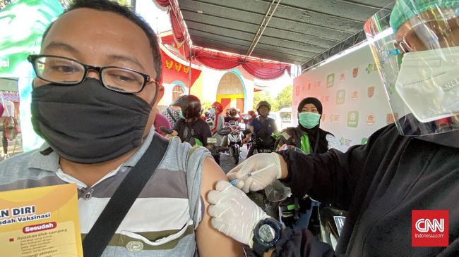 Polda Jawa Tengah menggenjot vaksinasi covid-19. Ditargetkan, upaya untuk herd immunity di Semarang tercapai pada Desember 2021.