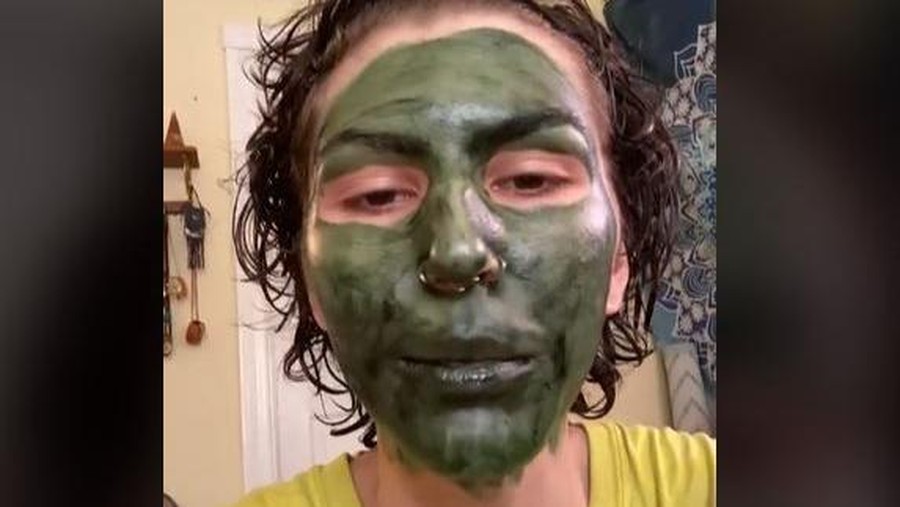 Viral wajah wanita berubah mirip Shrek