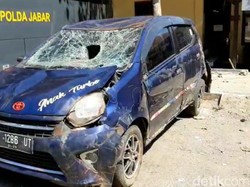 Saat Mobil Pria Antar Wanita di Sukabumi Hancur Diamuk Massa