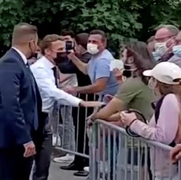 Dulu Hina Nabi Muhammad, Presiden Prancis Kini Ditampar Depan Orang Ramai