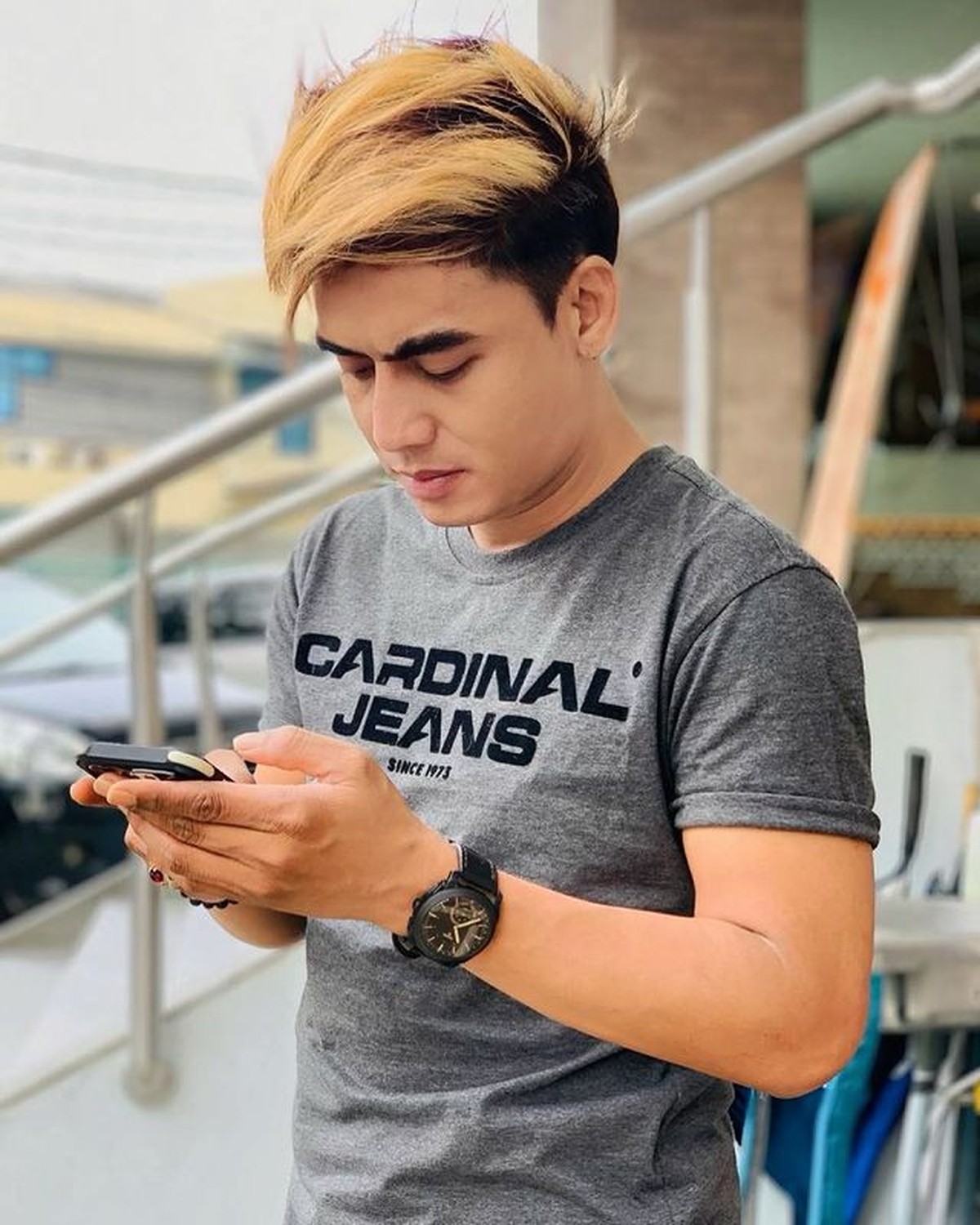 Charly Van Houten kini hadir dengan tampilan rambut yang baru&period; Yuk kita intip bagaimana penampilannya&excl;