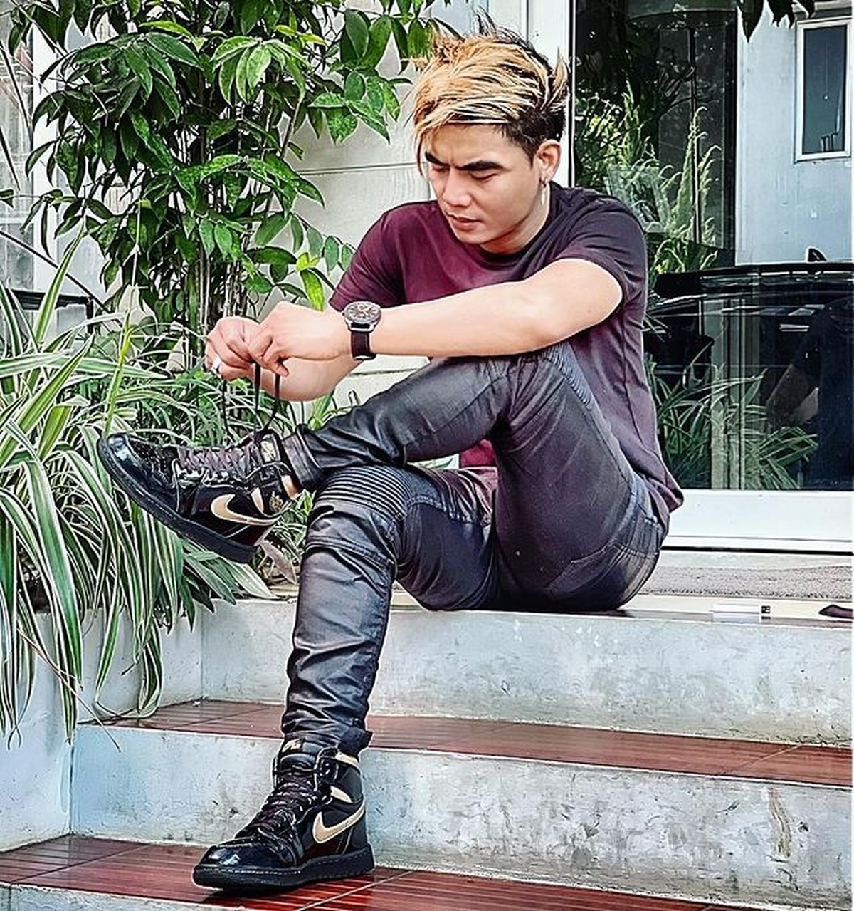 Charly Van Houten kini hadir dengan tampilan rambut yang baru&period; Yuk kita intip bagaimana penampilannya&excl;