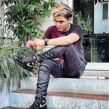 Begini Kronologi Kecelakaan Mobil Charly Van Houten