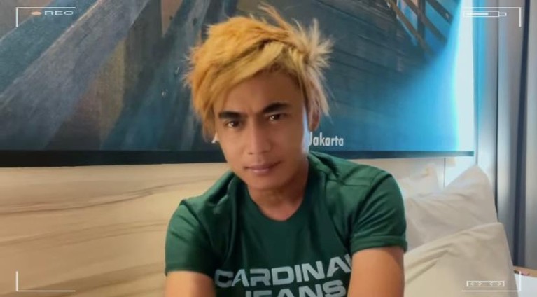 Gaya Rambut Baru Charly Charly Van Houten kini hadir dengan tampilan rambut yang baru. Yuk kita intip bagaimana penampilannya!