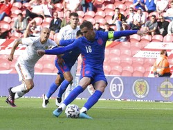 Masih Mau Tendang Penalti, Henderson?