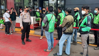 img-title Ojol Geruduk Kantor di Jaksel Gegara Rekan Diduga Dipukul Stik Golf