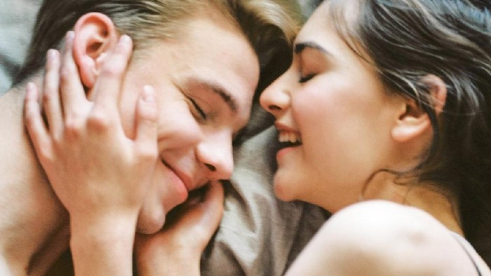 5 Keuntungan Deep Talk dengan Pasangan untuk Hubungan Jangka Panjang