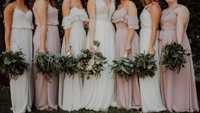 Inilah Bedanya Tugas Maid of Honor dan Bridesmaids Inilah Bedanya Tugas Maid of Honor dan Bridesmaids