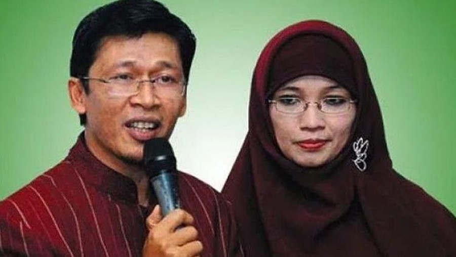 Polemik rumah tangga Aa Gym dan Teh Ninih semakin memanas. Yuk kita tengok lagi potret kebersamaan mereka!