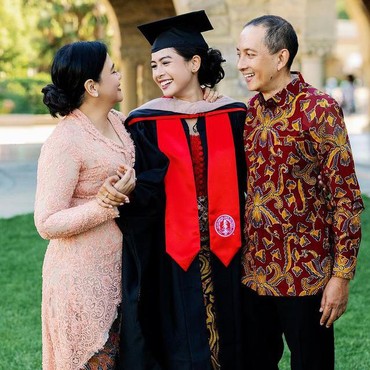 Maudy Ayunda Lulus S2, Cara Didik Sang Ibu Kembali Jadi Sorotan
