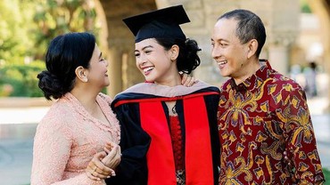 Maudy Ayunda Lulus S2, Cara Didik Sang Ibu Kembali Jadi Sorotan