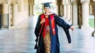 Maudy Ayunda secara mengejutkan mengunggah momen lulus S2 di Stanford University&period; Yuk kita intip&excl;