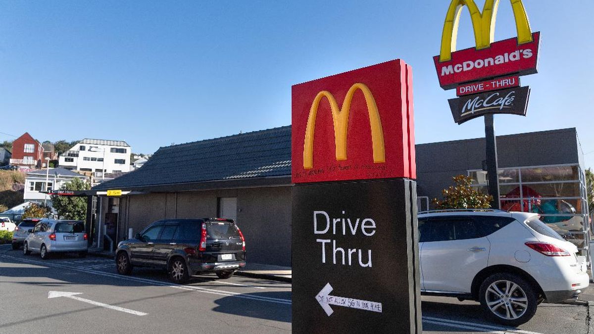 Pria Tewas Terjepit Mobil di Layanan Drive-Thru McDonald's
