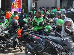 Jabar Hari Ini: Kerumunan Ojol Order BTS Meal dan Kasus Corona Mengganas