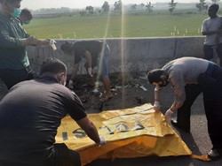 Pria Misterius Ditemukan Tewas Terbakar di Flyover Brebes
