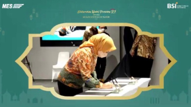 PT Pertamina menggandeng Perkumpulan Masyarakat Ekonomi Syariah (MES) dan Bank Syariah Indonesia (BSI) untuk mempercepat pembangunan Pertashop di pesantren.